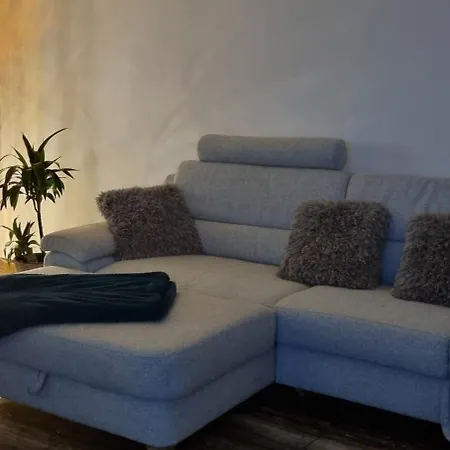 Hos Vendeghaz -oenallo Vendeghaz, Mely Csak Az Oenoeke * מישקולץ