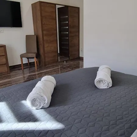 Villa Hos Vendeghaz -oenallo Vendeghaz, Mely Csak Az Oenoeke Miskolc