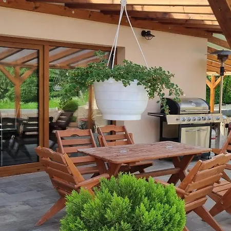 Villa Hos Vendeghaz -oenallo Vendeghaz, Mely Csak Az Oenoeke Miskolc