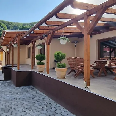 Hos Vendeghaz -oenallo Vendeghaz, Mely Csak Az Oenoeke Villa Miskolc